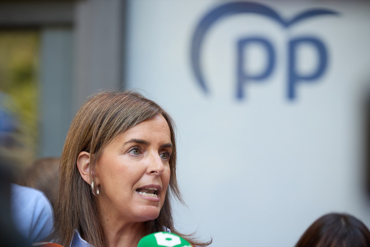 EuropaPress 6159361 vicesecretaria organizacion pp carmen funez atiende medios puerta sede pp