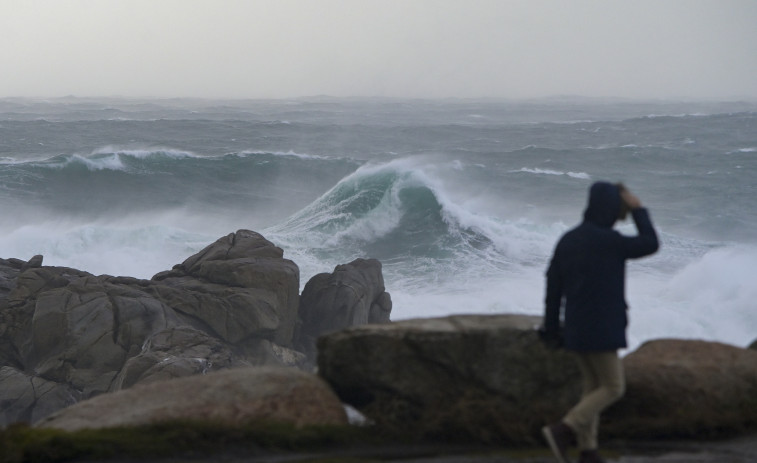 Temporal pone en aviso a 12 provincias este martes