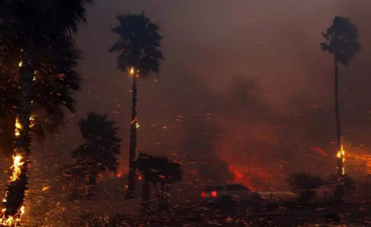 VÍDEO | Arde el oeste de Los Angeles: estado de emergencia en la ciudad más grande de California