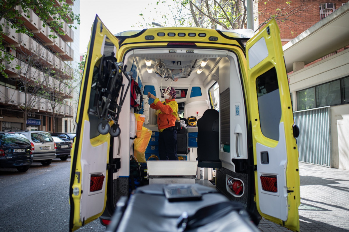 EuropaPress 2847120 tecnico sistema emergencias medicas sem generalitat cataluna ambulancia