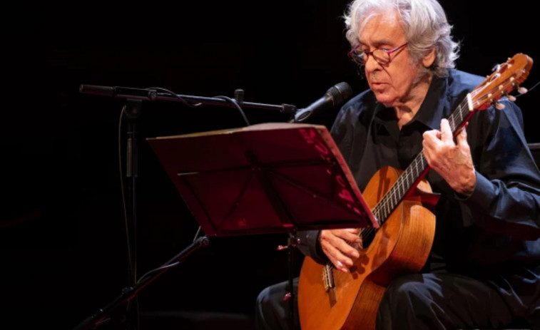 El Palau de la Música vibra con el concierto del maestro Paco Ibáñez