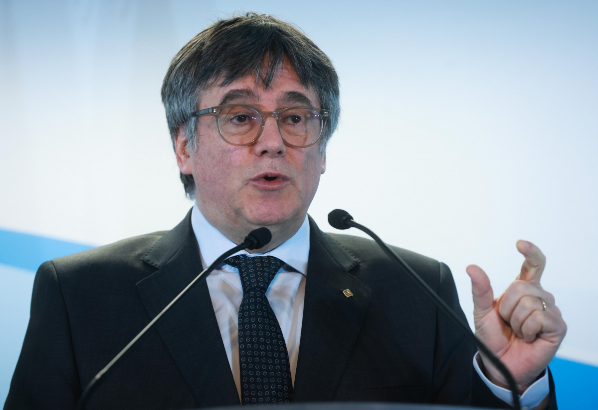 Brussels (Belgium), 17/01/2025.- Junts per Catalunya (Together for Catalunya) party President Carles Puigdemont gives a press conference following the party's board meeting in Brussels, Belgium, 17 Ja