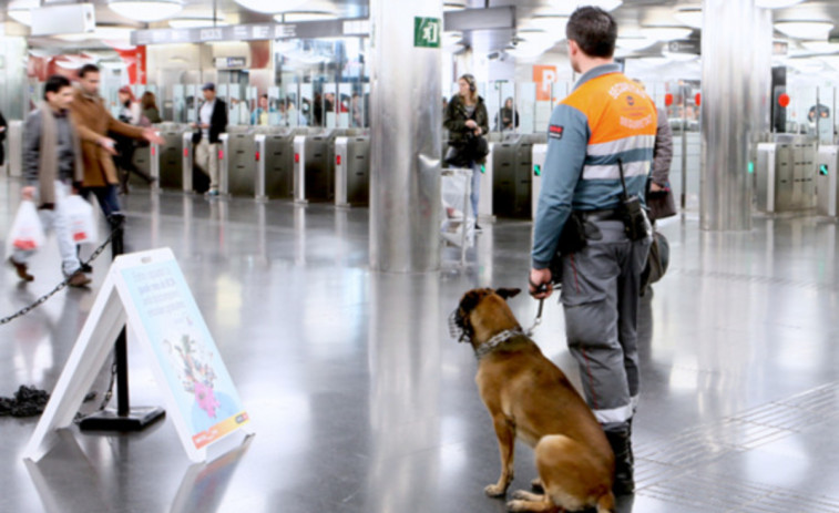 Los vigilantes del Metro convocan una huelga tras la brutal agresión a un compañero en Barcelona