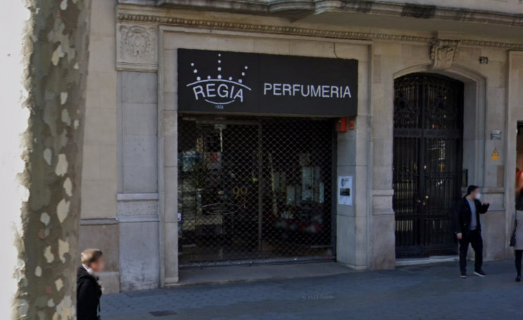 Barcelona pierde un comercio casi centenario: la Perfumeria Regia del passeig de Gràcia baja la persiana