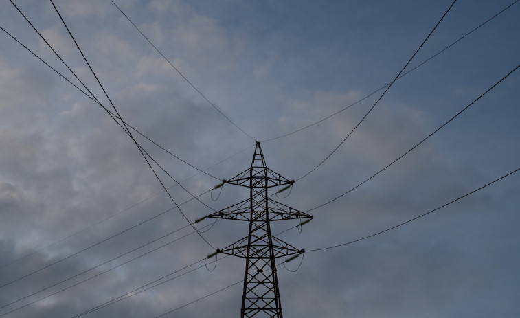 El precio de la luz cae este lunes hasta 21,79 euros/MWh, el nivel más bajo desde hace dos meses