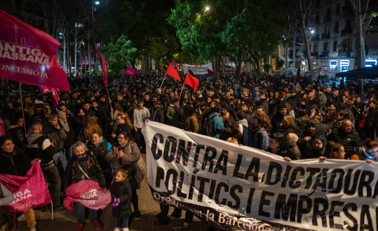 Unas 1.000 personas se movilizan en contra el desalojo de la Antiga Massana de Barcelona