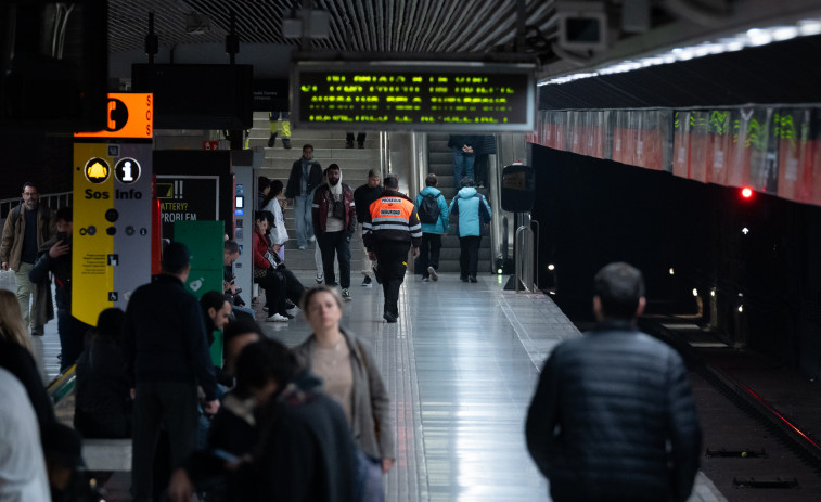 Los Mossos identifican a 135 personas en un dispositivo en el metro de Barcelona