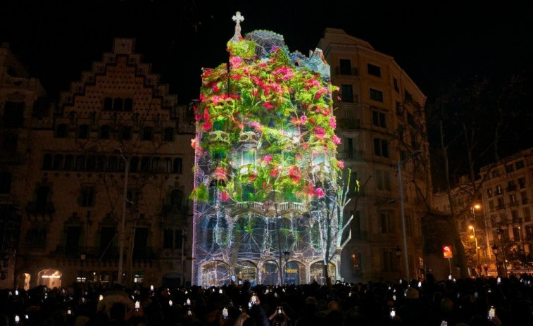 El Mapping 2025 de Casa Batlló de Barcelona acoge a más de 60.000 personas en su primera jornada