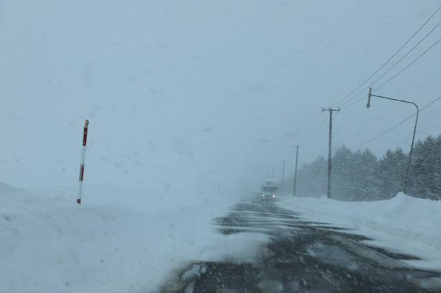 EuropaPress 6509647 sapporo feb 2025    road is partially covered by snow in the outskirts of