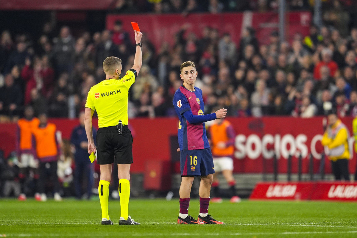 EuropaPress 6509599 fermin lopez of fc barcelona see the red card during the spanish league