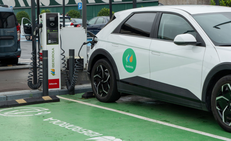 Así reducirán Iberdrola y EROSKI la huella de carbono en los supermercados