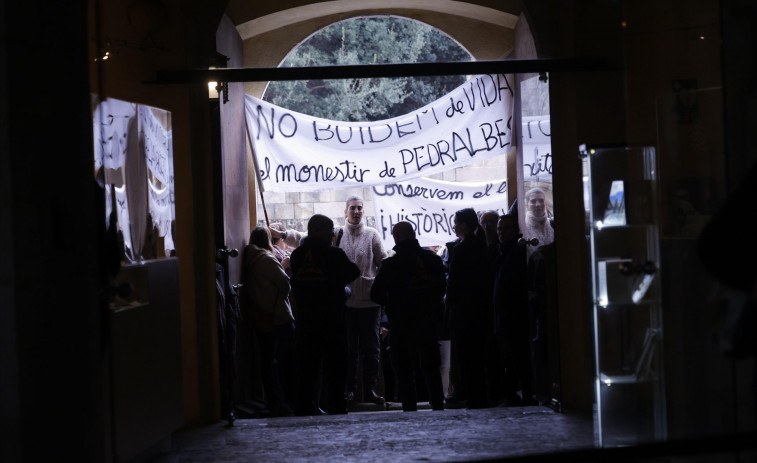 Unos 30 vecinos de Barcelona piden que las clarisas de Pedralbes no se vayan