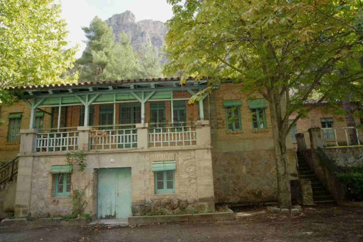 Edificios del poblado rural de Camarsa   Idealista