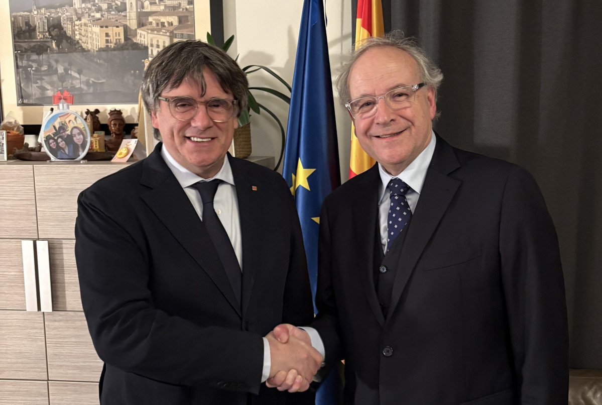 El presidente de Junts, Carles Puigdemont, con el nuevo presidente del Consell de la República, Jordi Domingo