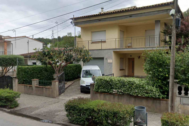 Un hombre de 90 años de Girona denuncia que su vivienda ha sido ocupada por dos familias con niños