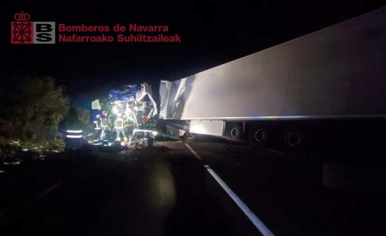 Mueren 4 personas en un choque frontal entre dos camiones en Fitero (Navarra)