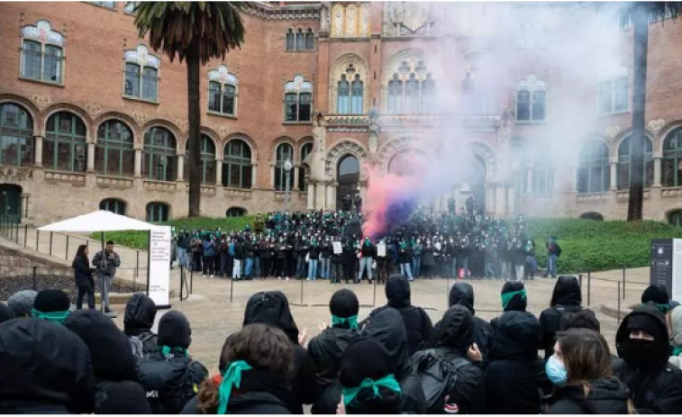 Colectivos feministas denuncian la prohibición del aborto en el Hospital de Sant Pau