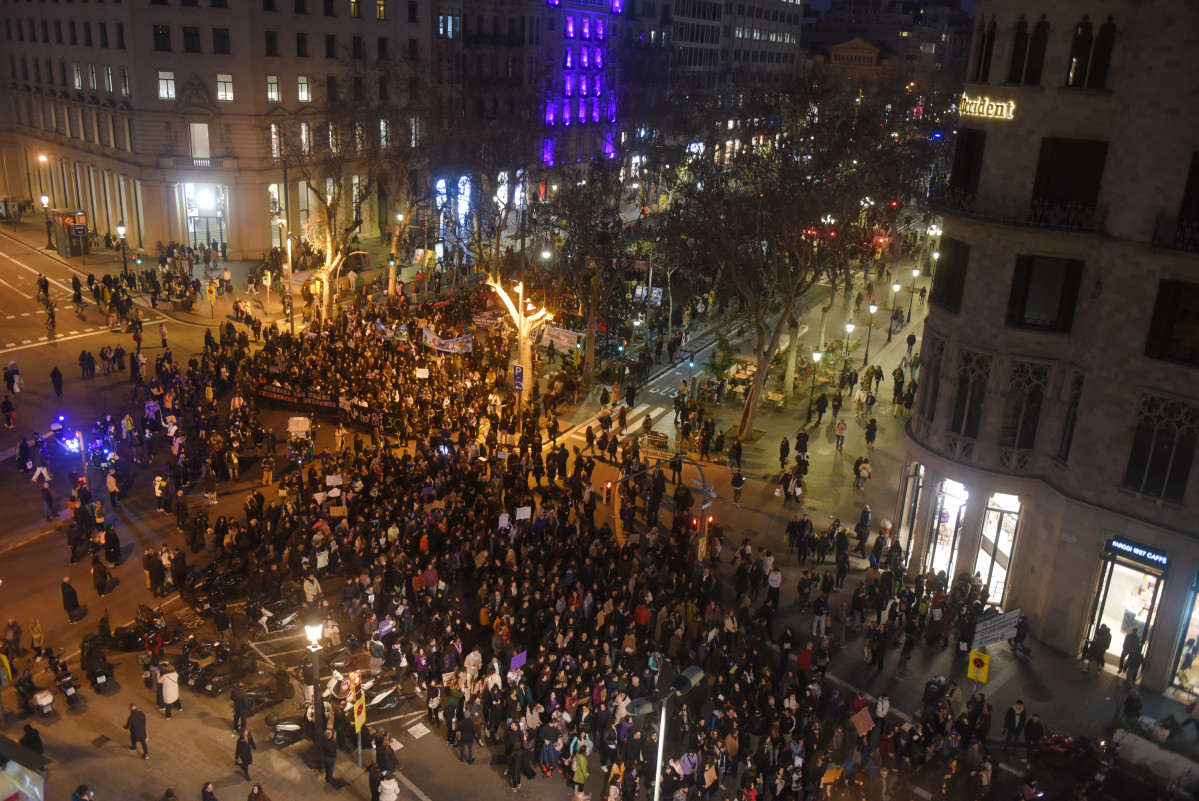 EuropaPress 6566444 cientos personas manifestacion assemblea 8m marzo 2025 barcelona catalunya