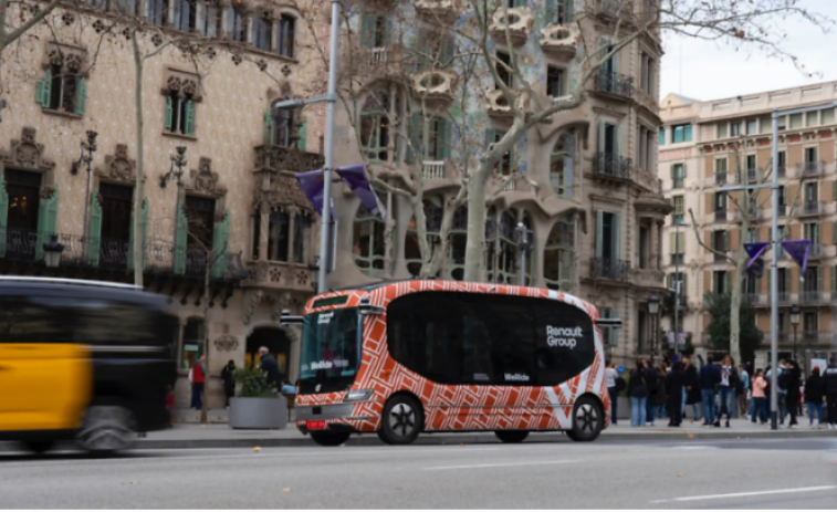 Caos y frustración durante las pruebas piloto del bus sin conductor en Barcelona