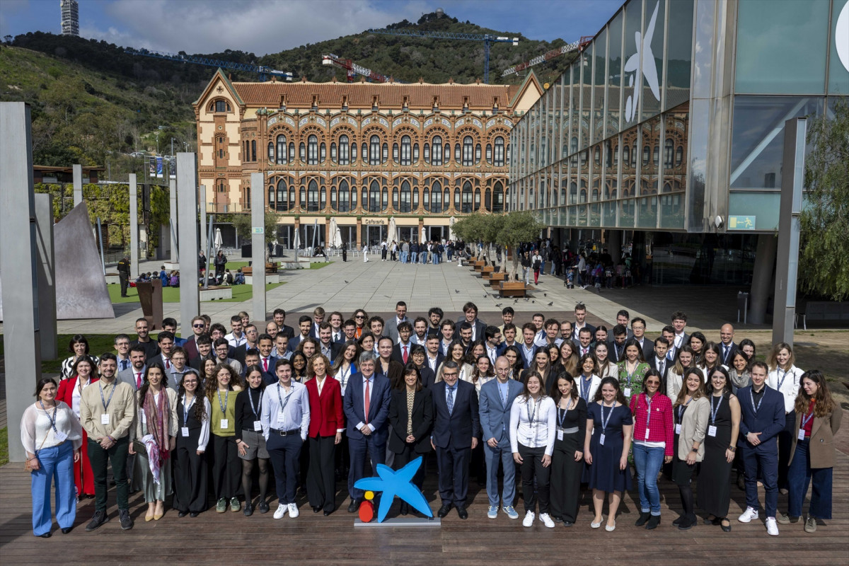 EuropaPress 6588896 foto familia becarios cosmocaixa barcelona