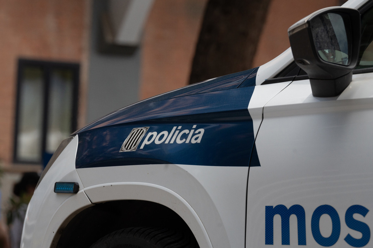 Archivo - Un vehículo de los Mossos d’Esquadra en Barcelona, Catalunya