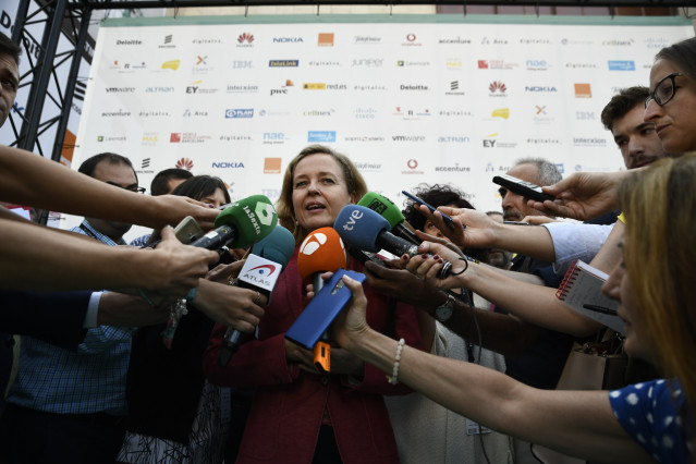 La ministra de Economía y Empresa en funciones, Nadia Calviño, ofrece declaraciones a los medios de comunicación tras participar en el 'DigitalES Summit 2019'.