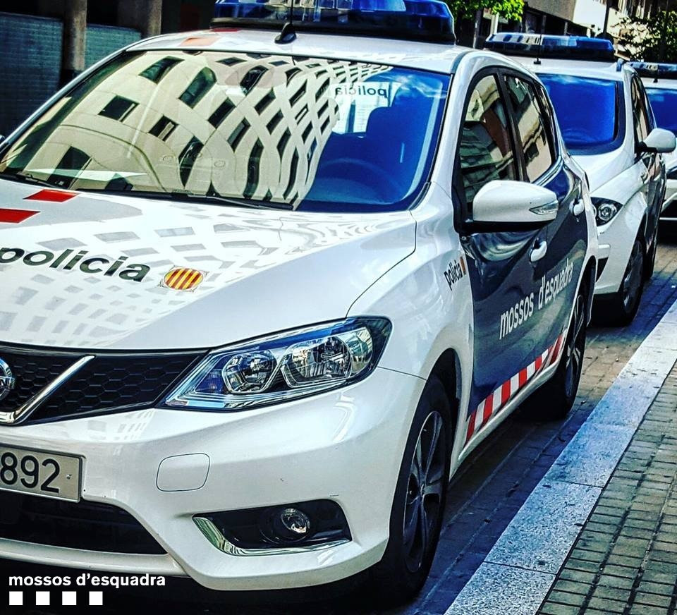 Archivo - Coches de los Mossos