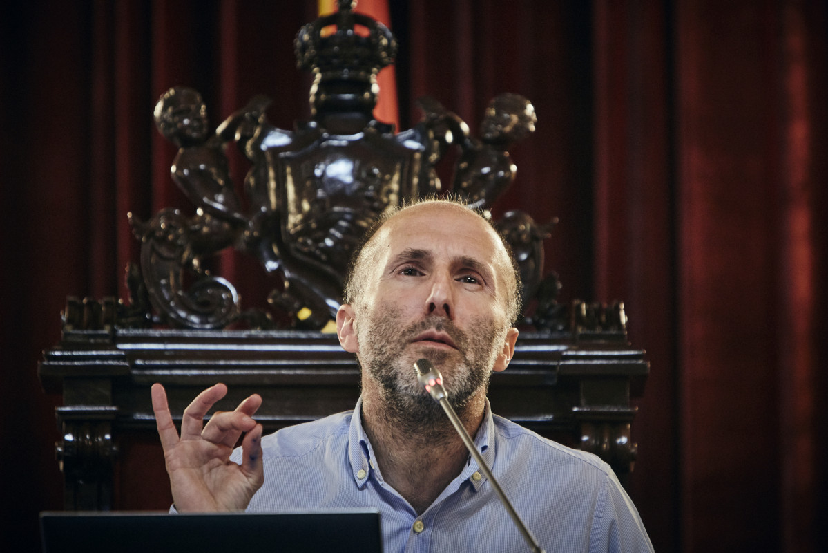 El alcalde de Ourense, Gonzalo Pérez Jácome, durante una rueda de prensa, en el Ayuntamiento, a 10 de mayo de 2023, en Ourense, Galicia (España). El alcalde presentó una denuncia en los Juzgados d